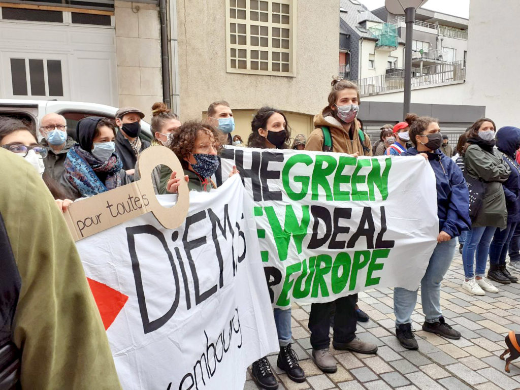 DiEM25 activists part of the Luxembourg local group protested with tenants threatened with expulsions as part of a coalition for the right to housing.
