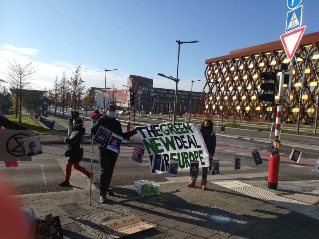 protestors-at-amazon-hq-in-luxembourg-amazon-has-to-pay-dsc